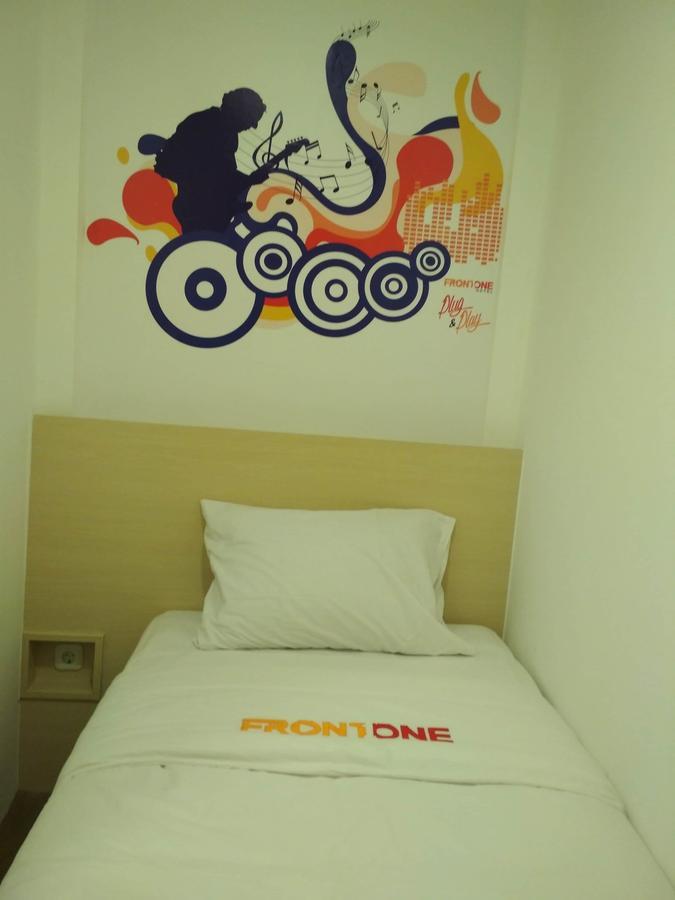Djo Front One Inn Bengkulu Kültér fotó