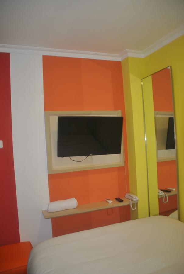 Djo Front One Inn Bengkulu Kültér fotó