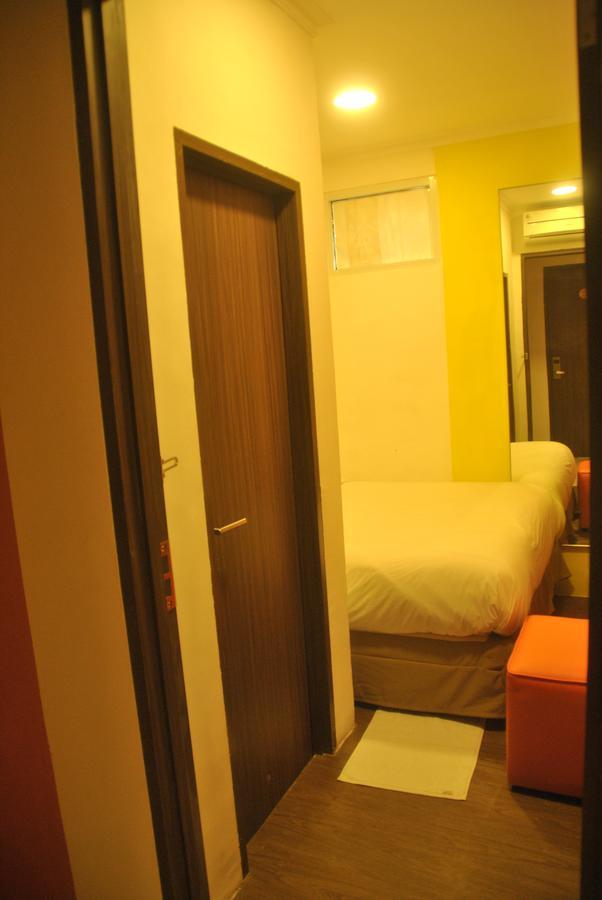 Djo Front One Inn Bengkulu Kültér fotó