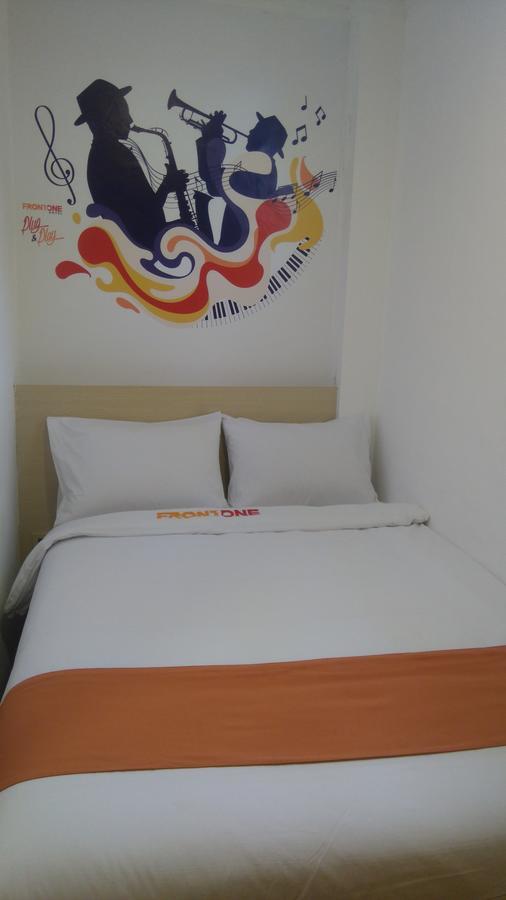 Djo Front One Inn Bengkulu Kültér fotó
