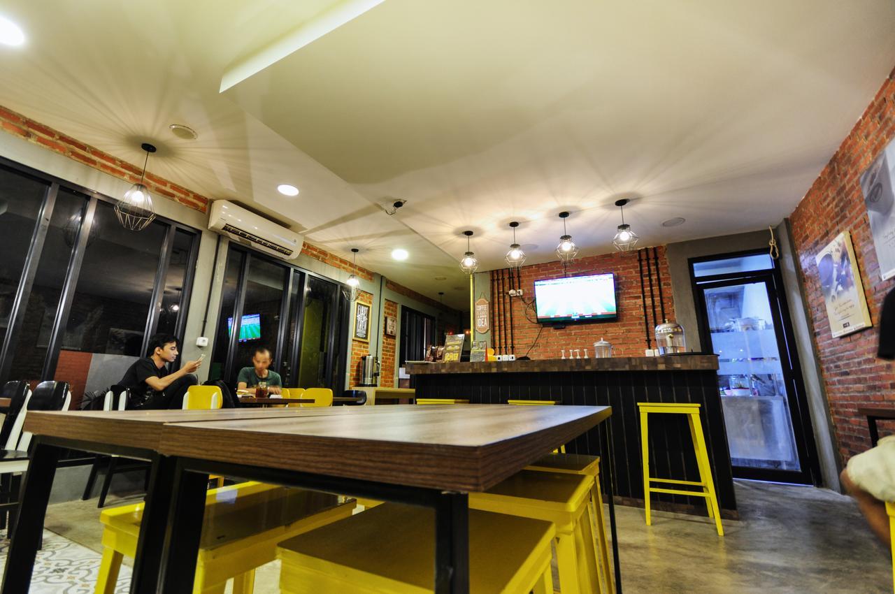 Djo Front One Inn Bengkulu Kültér fotó