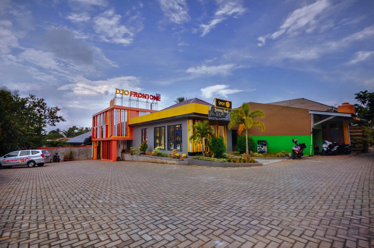 Djo Front One Inn Bengkulu Kültér fotó