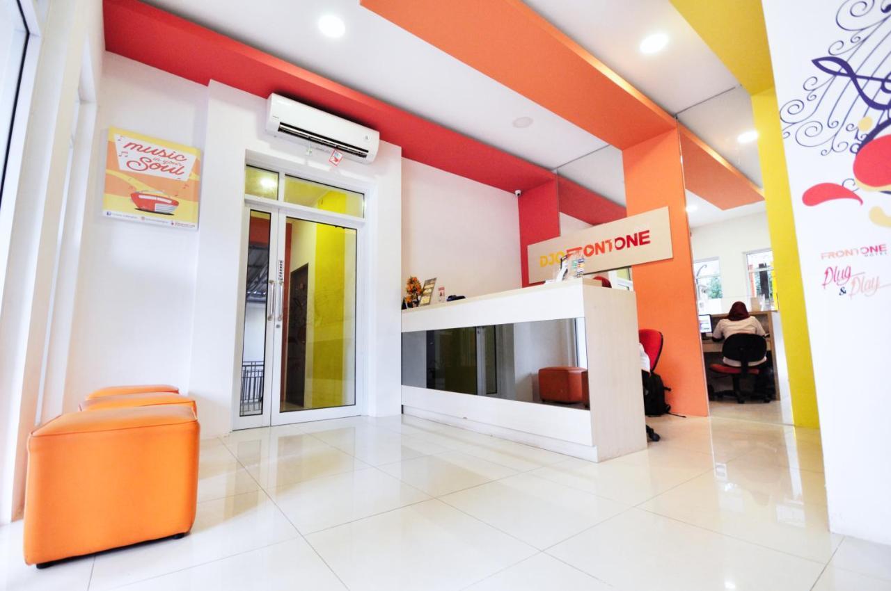 Djo Front One Inn Bengkulu Kültér fotó